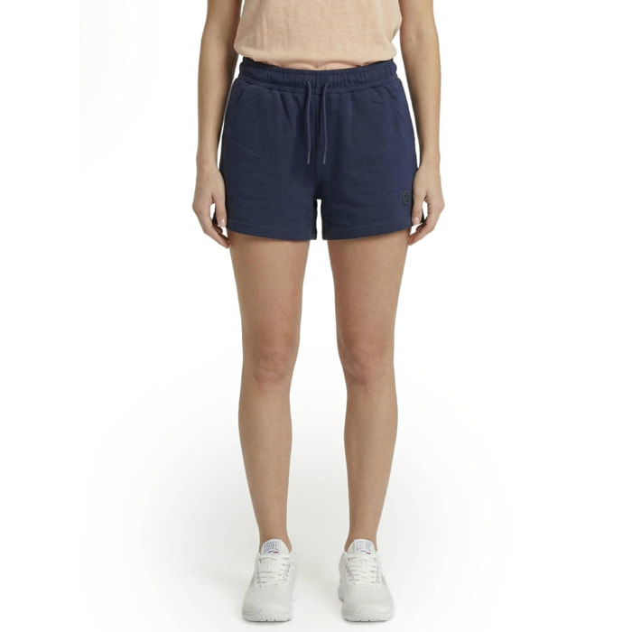 Mujer bajita nunca sin