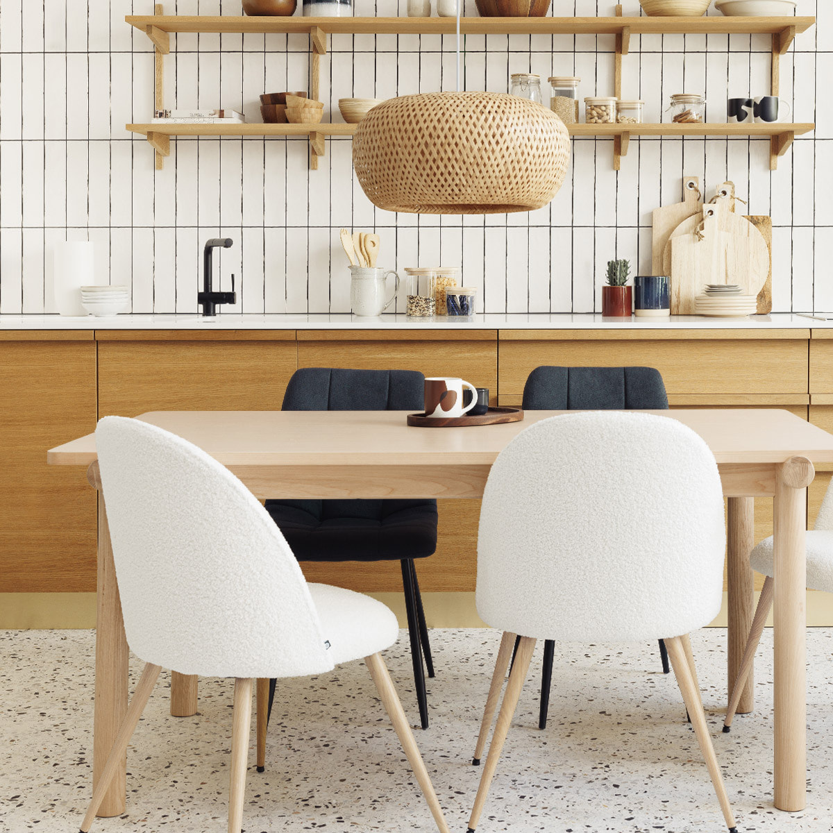 Chaise "Slano" pieds imitation hêtre bouclette blanc