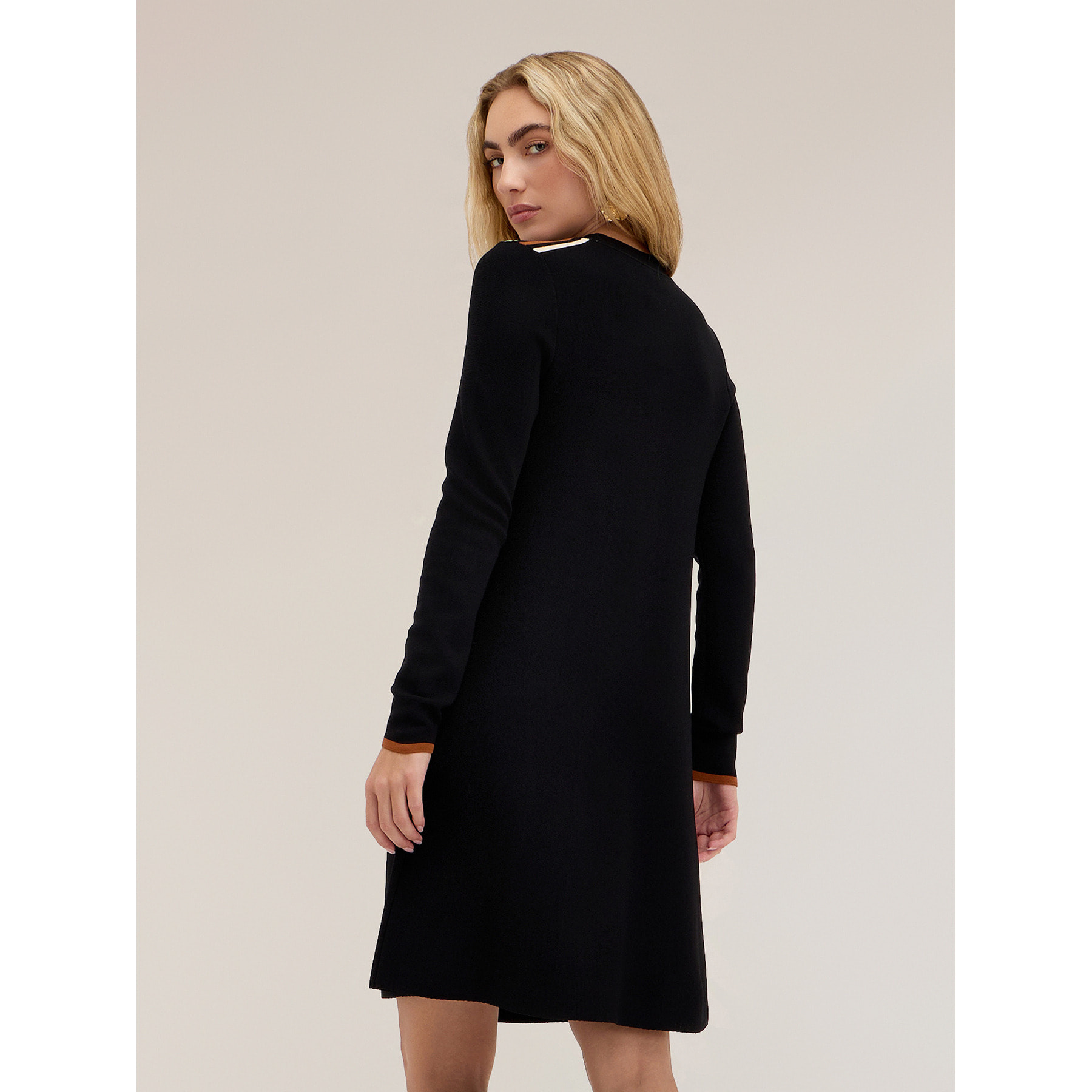Motivi - Vestito svasato in maglia con dettaglio a righe - Nero