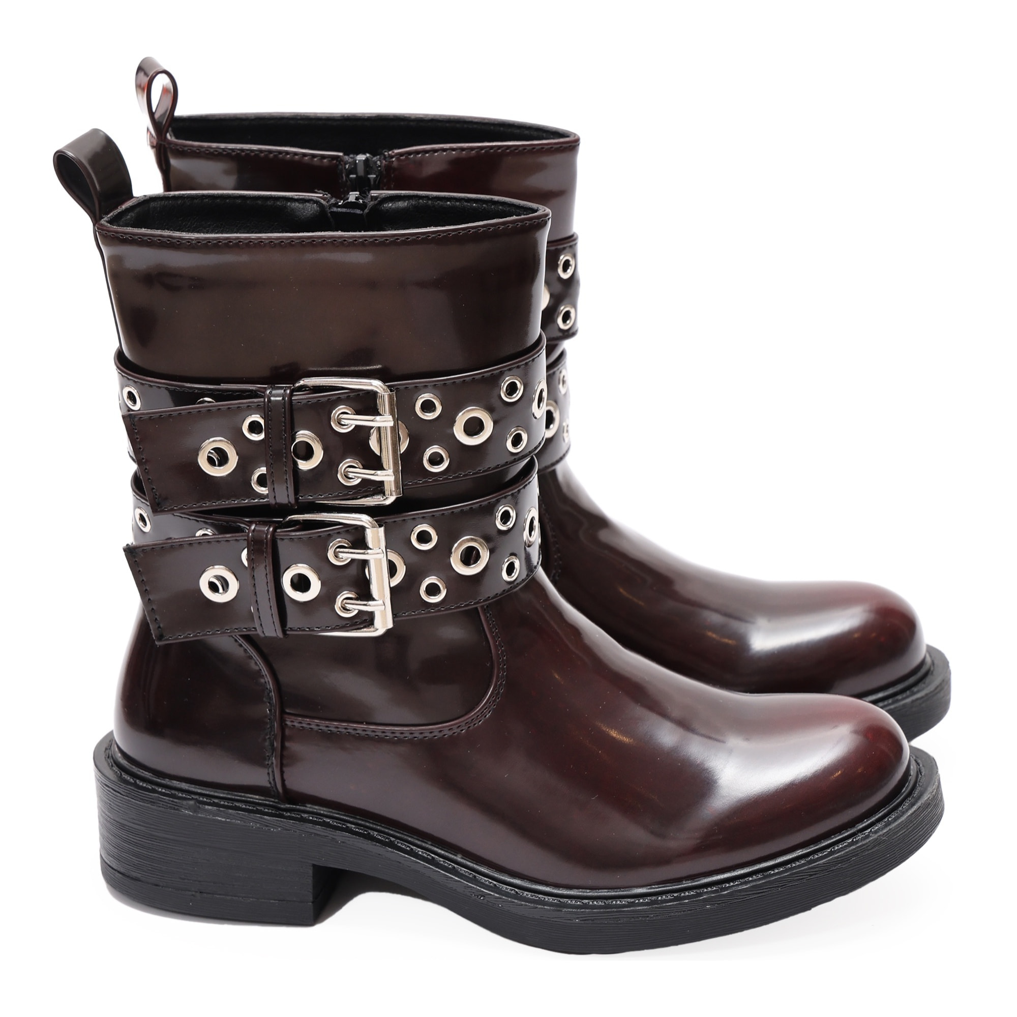 Stivaletto in simil pelle con cinturini