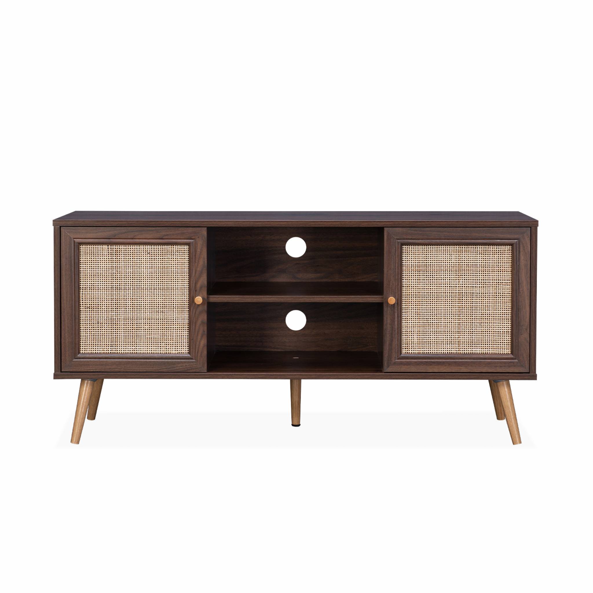 Meuble TV en cannage 120x39x56.5cm -  Bohème - couleur bois foncé. 2 niveaux. 2 étagères. 2 portes. pieds scandinaves