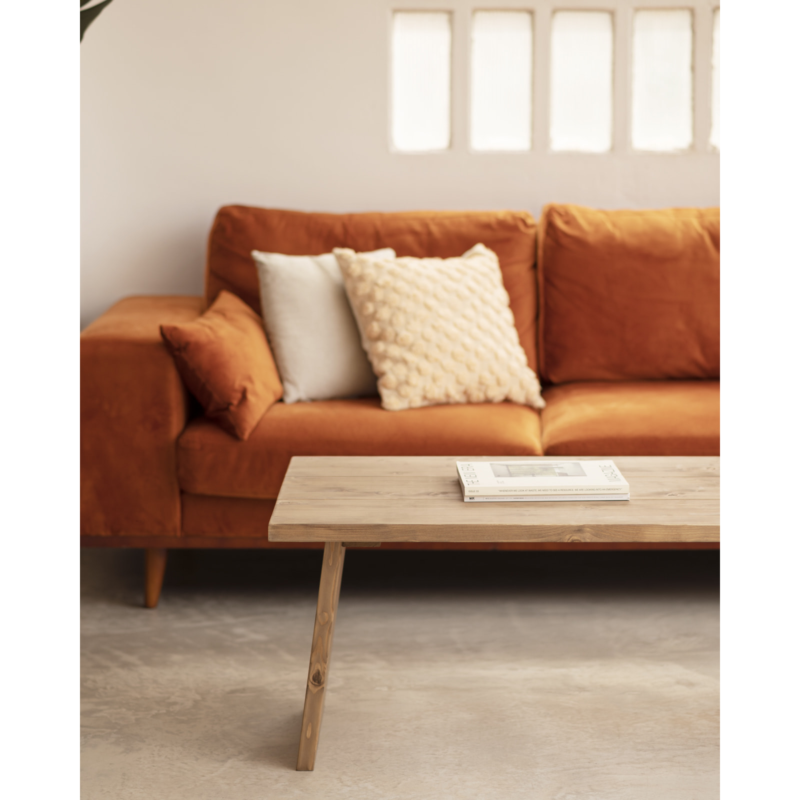 Table basse en bois massif ton chêne foncé 120x60cm Hauteur: 45 Longueur: 120 Largeur: 60