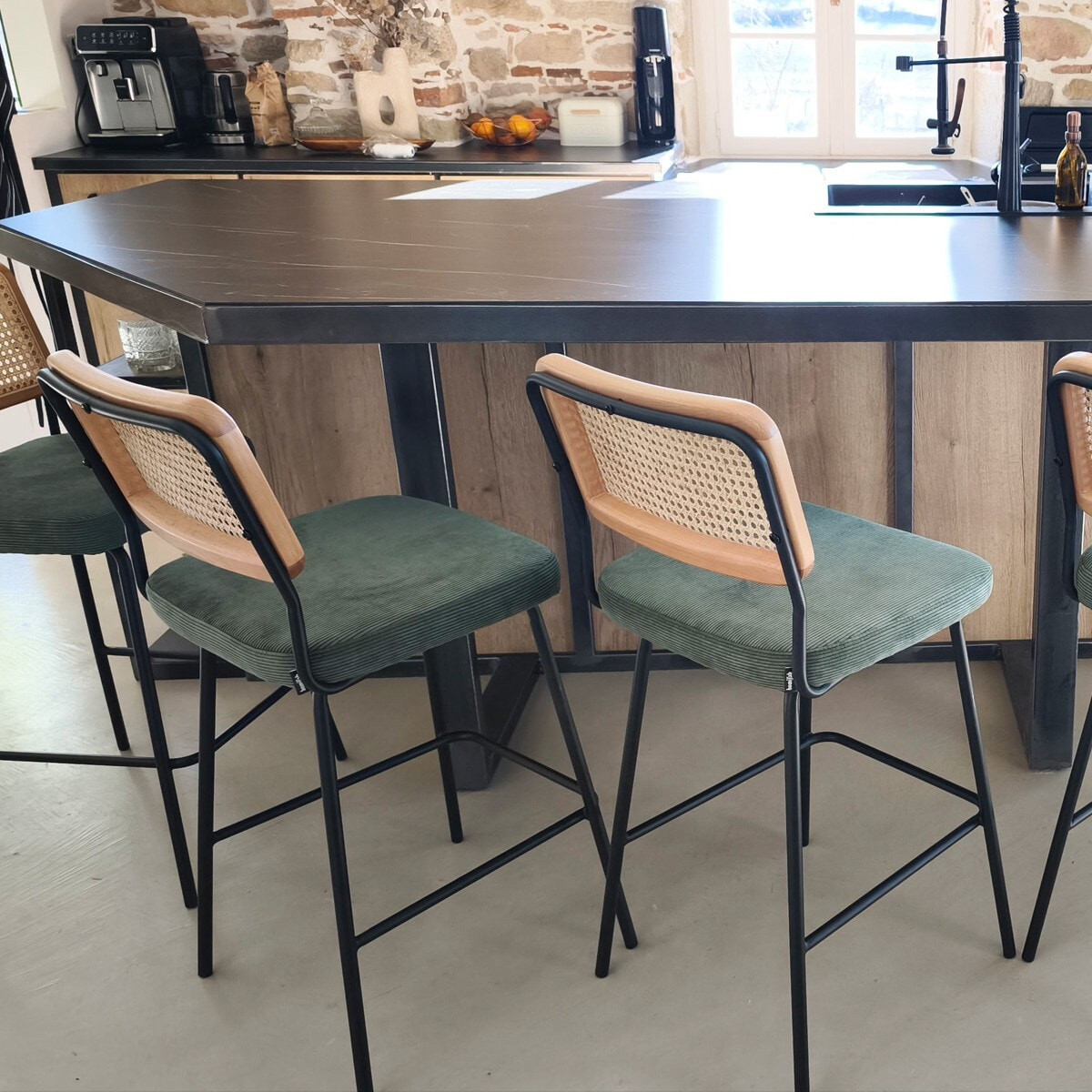 Lot de 2 chaises de bar en cannage et velours côtelé, piètement noir - MUSE