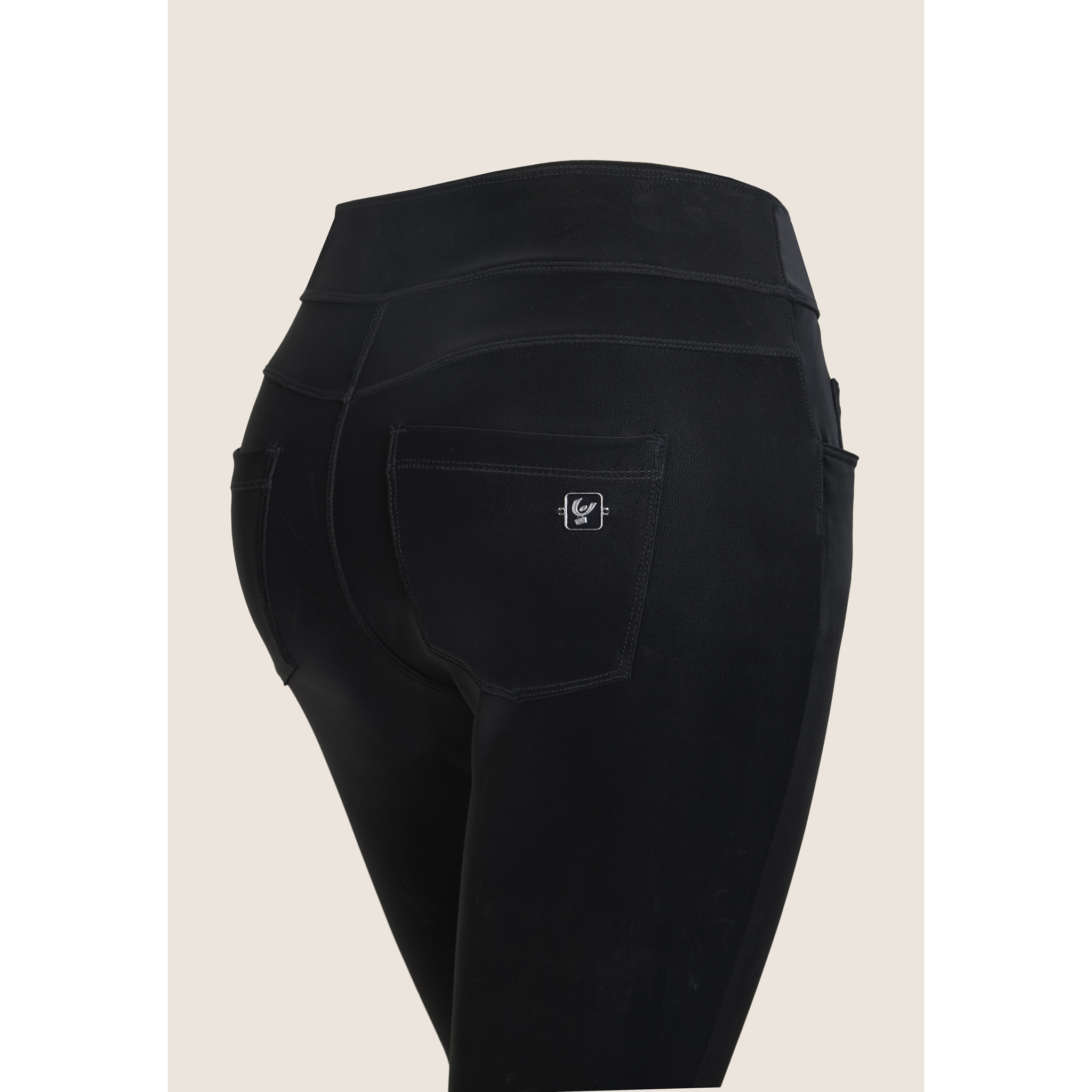 Pantaloni N.O.W. skinny vita media in Similpelle Lucida Bianca