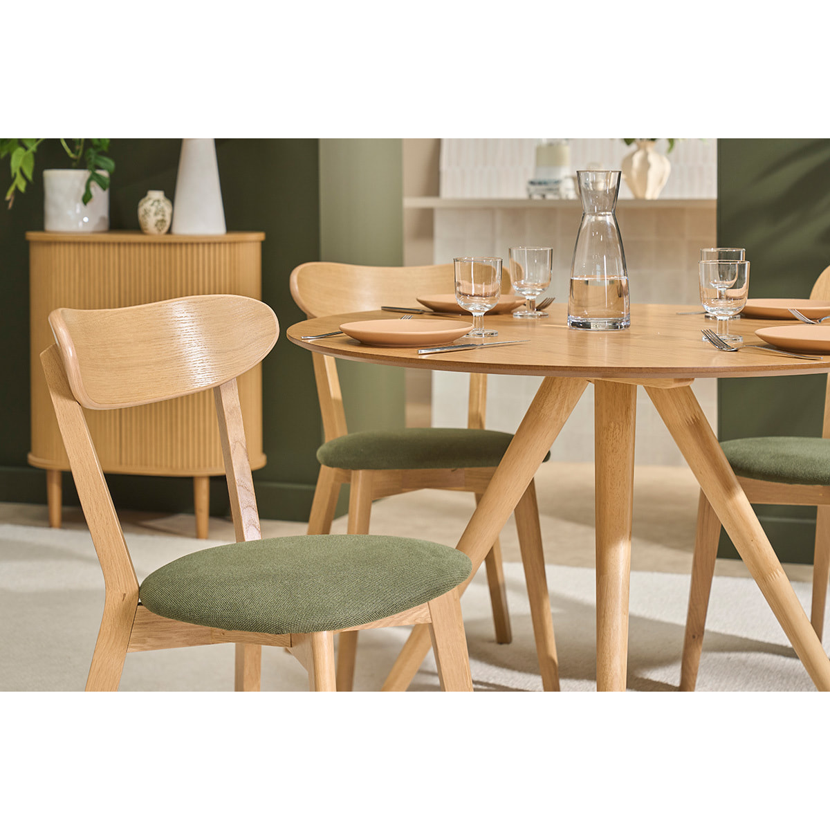 Chaises vintage en bois clair chêne et tissu effet velours texturé vert kaki (lot de 2) DOVE