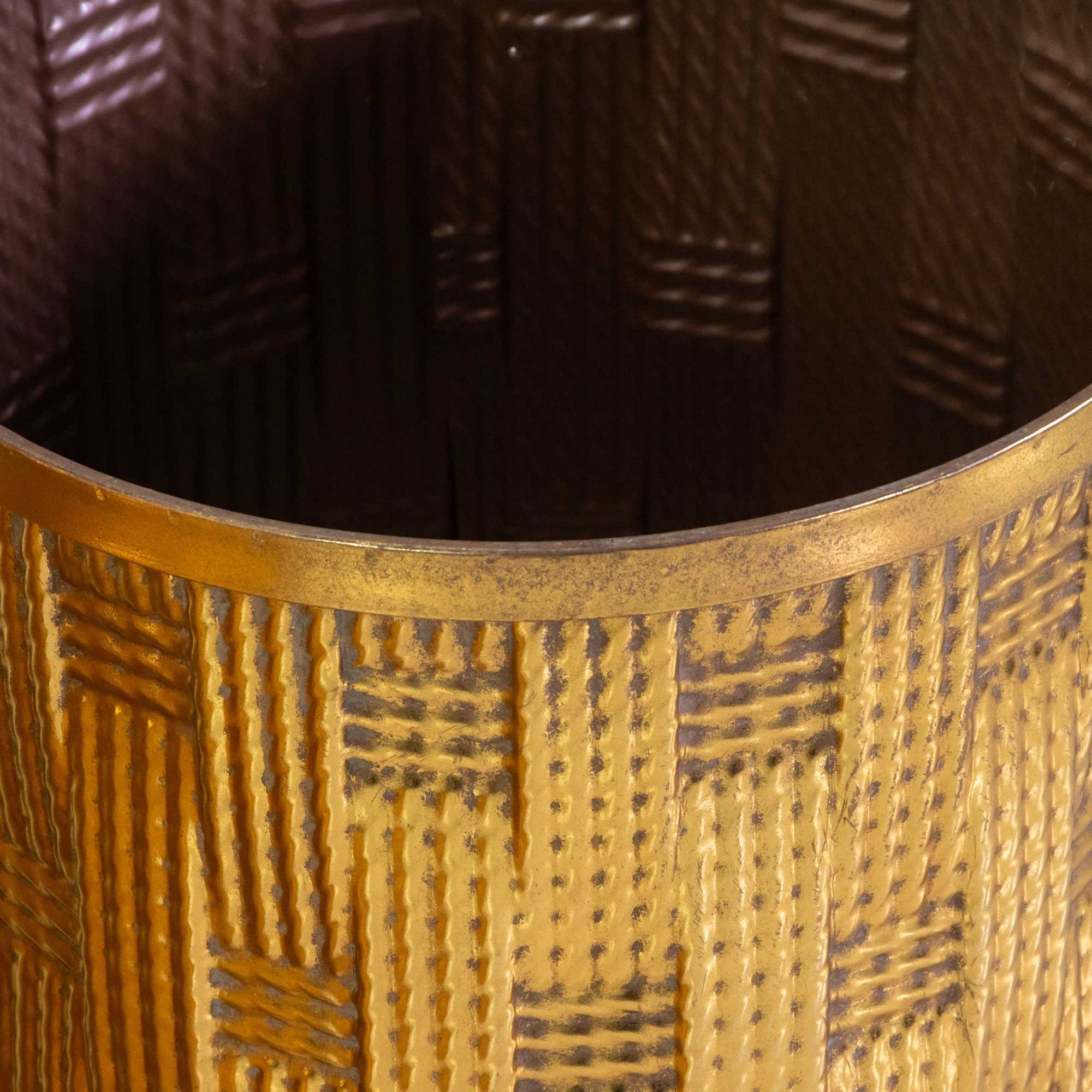 Tavolino in metallo oro con top a specchio tondo