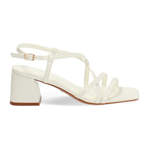 Sandalias crema con tacón de 5,5 cm
