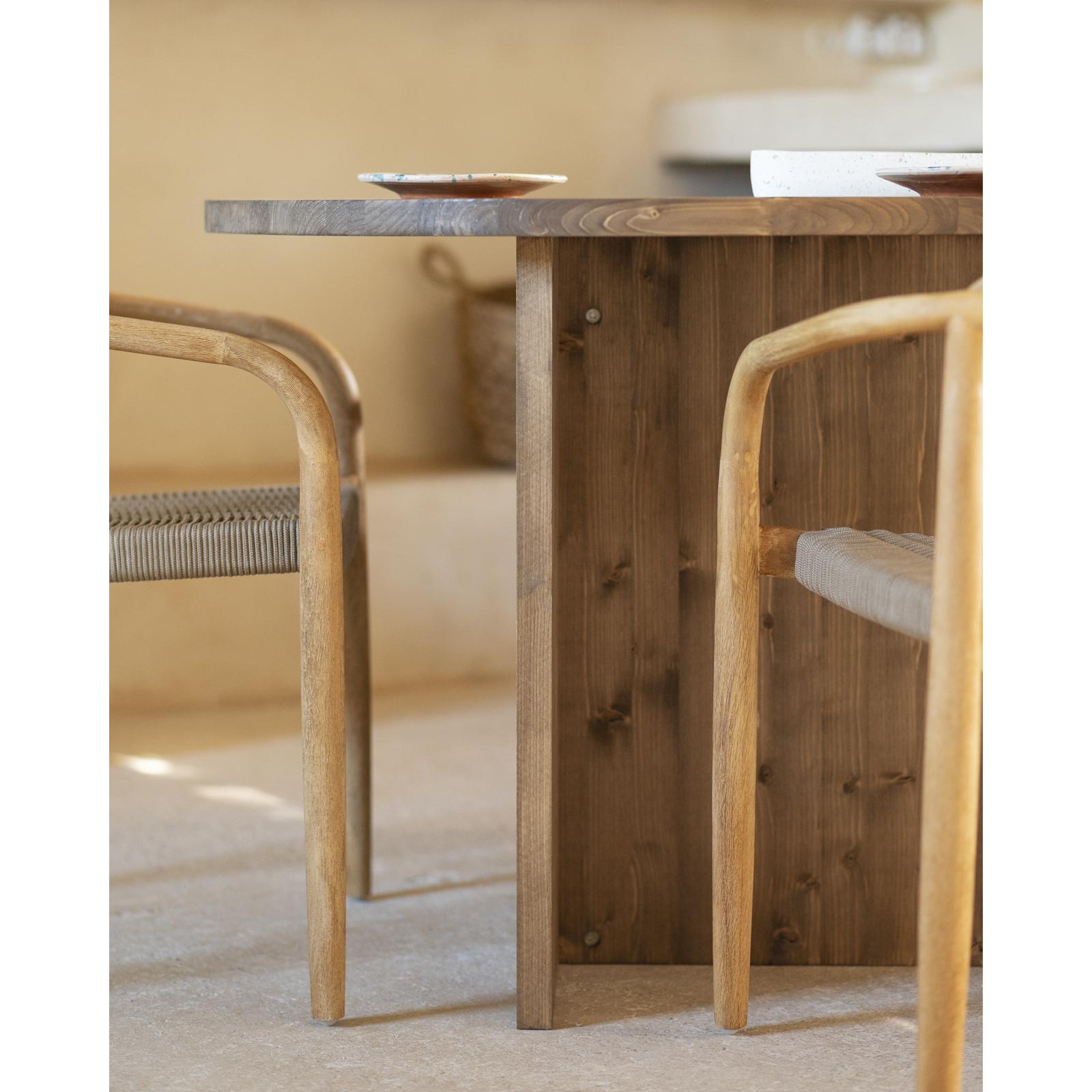 Mesa de comedor de madera maciza en tono roble oscuro de 140cm Alto: 75 Largo: 142.9 Ancho: 77.7