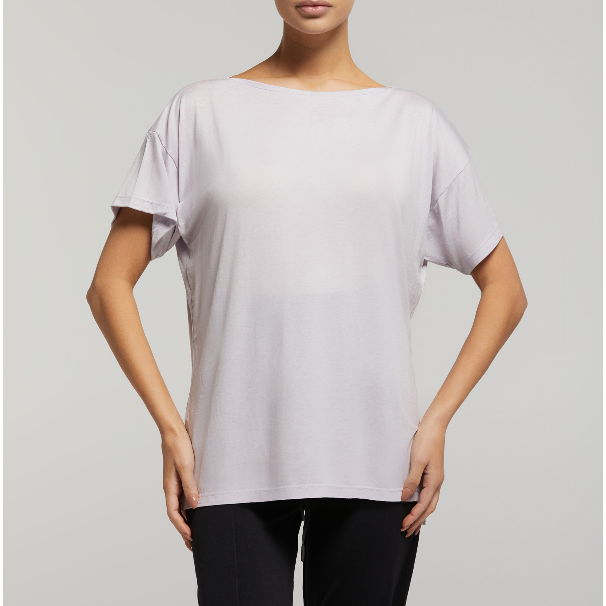 Maglia manica corta scollo barchetta in viscosa sostenibile vestibilità over