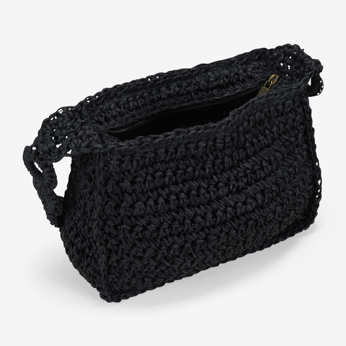 Bolso de hombro negro en rafia