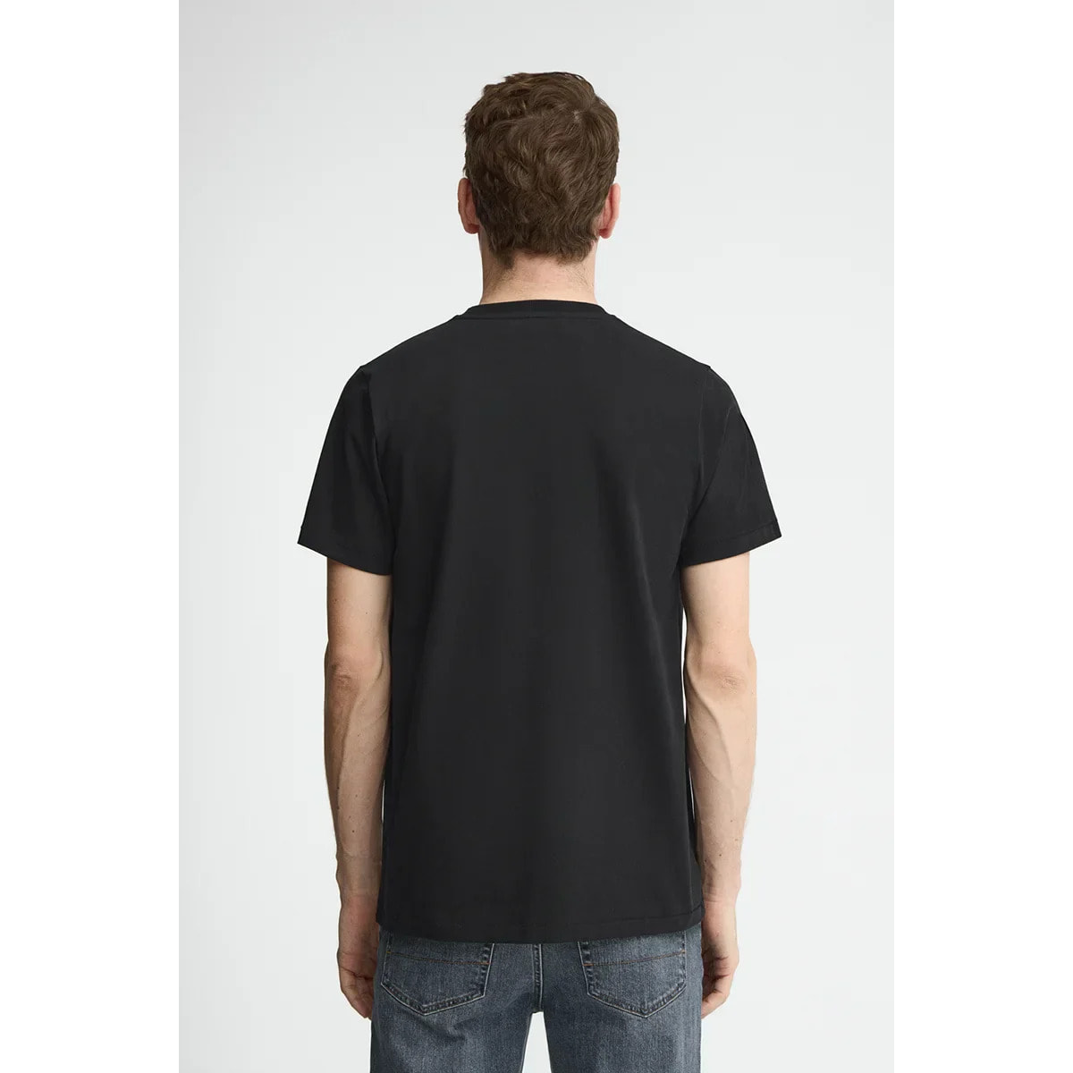 Camiseta negra de manga corta con logo engomado Rigby Go