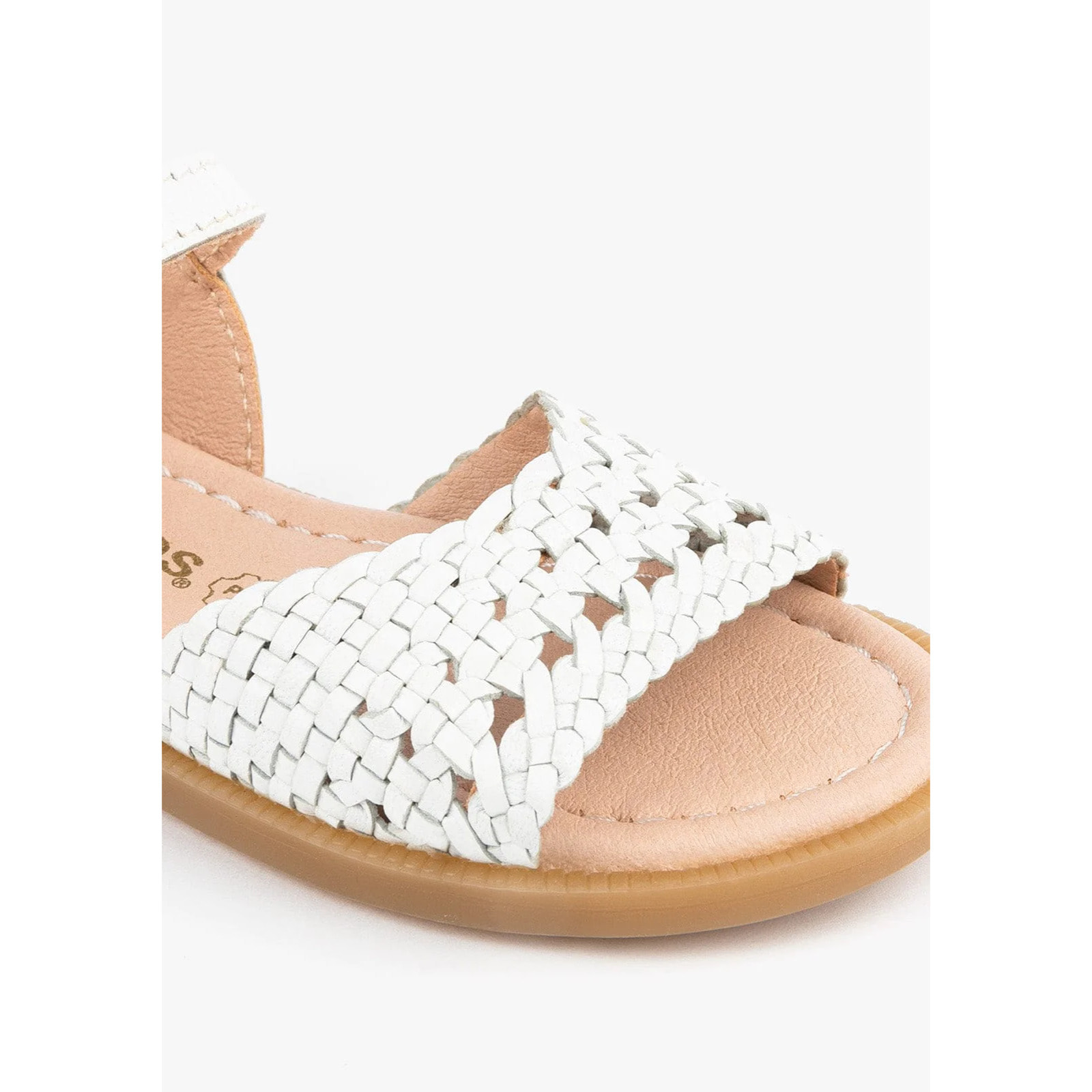 Sandalias De Niña Trenzada En Blanco