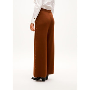 Pantaloni dritti con borchie laterali