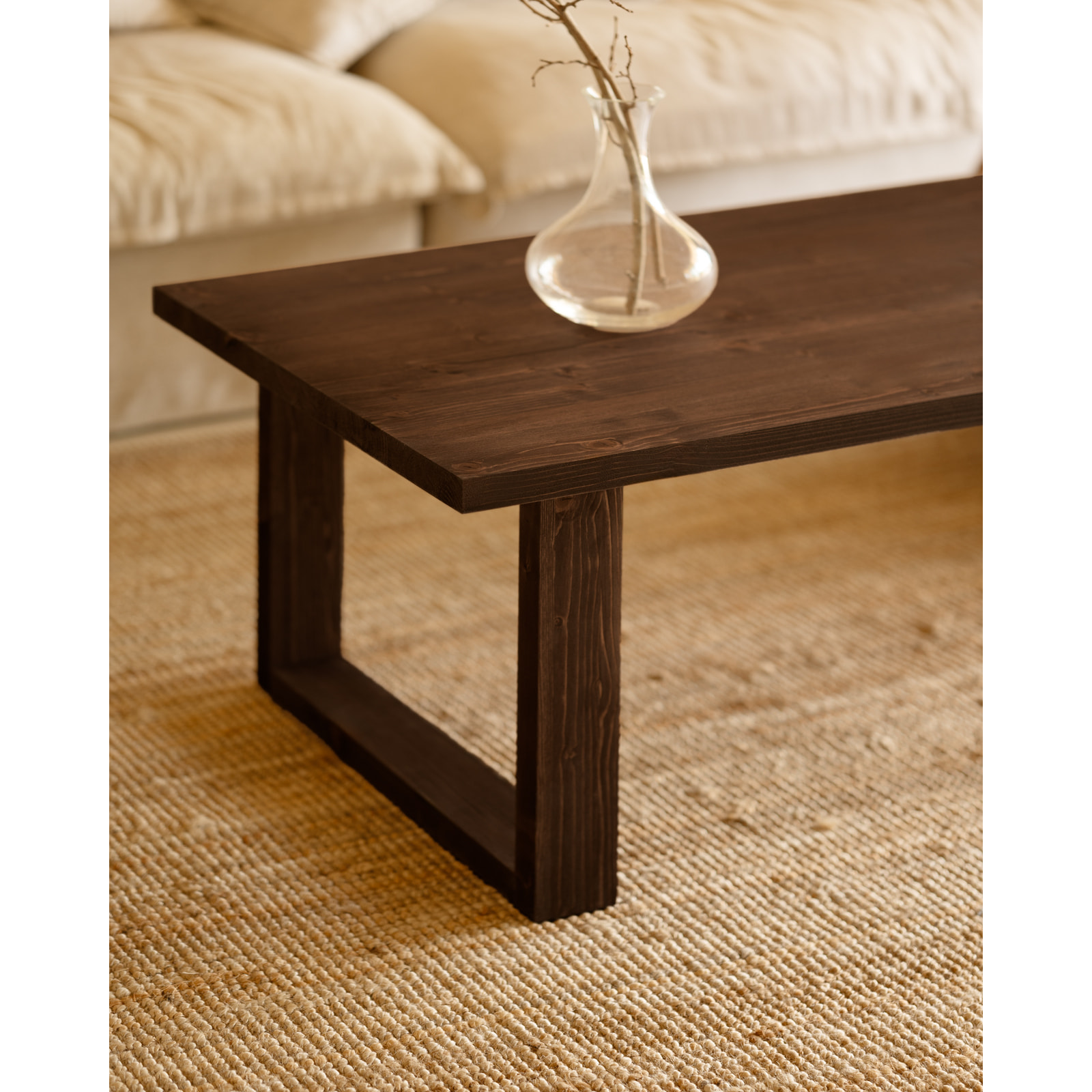 Mesa de centro de madera maciza en tono nogal de varias medidas