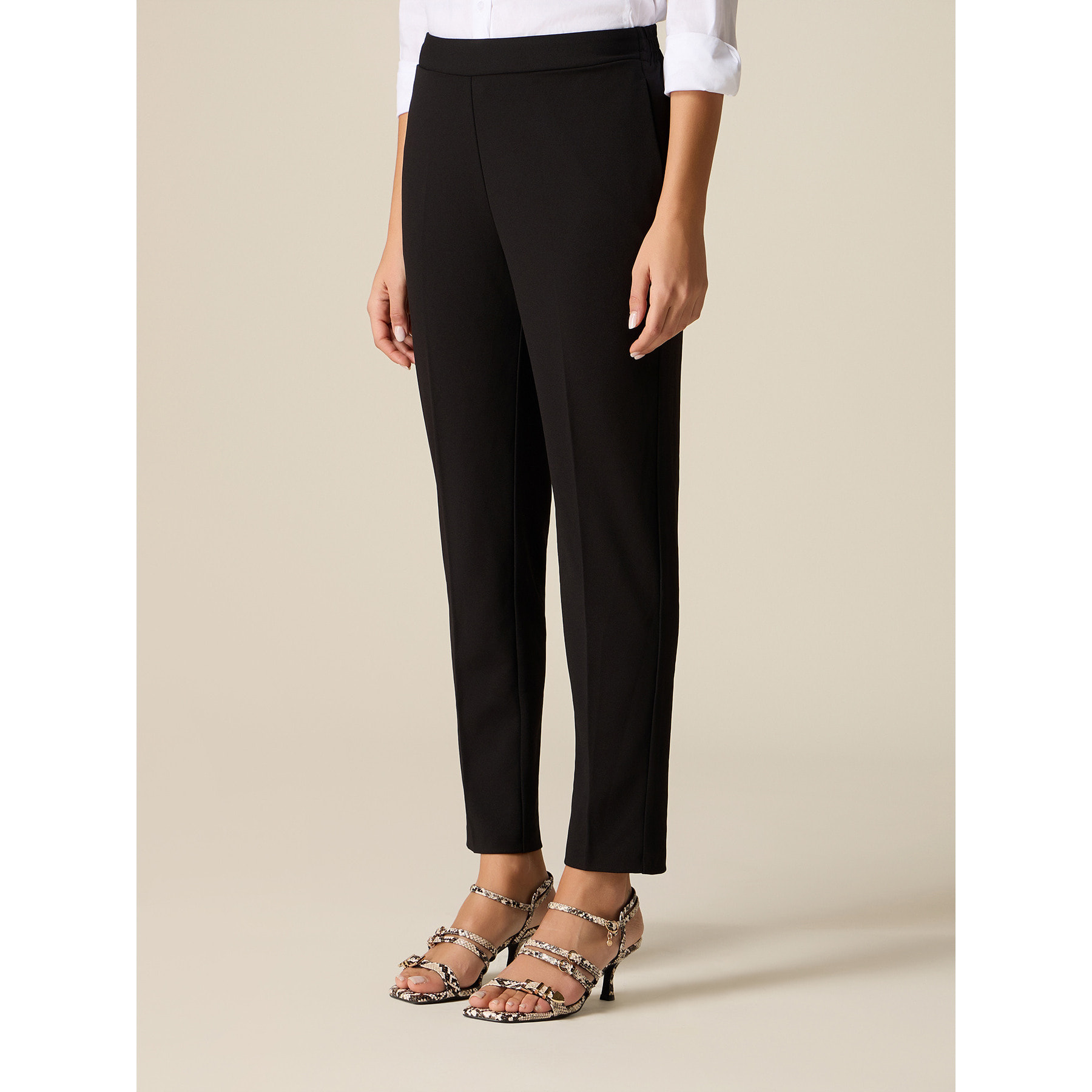 Oltre - Pantalones regulares de tejido crepé - Negro