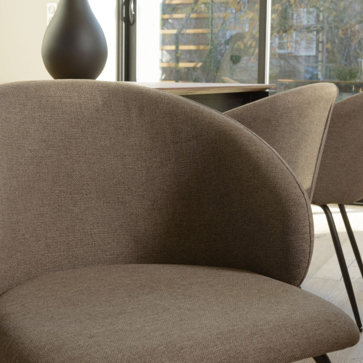 TOM - Lot de 2 chaises tissu marron dossier arrondi pieds acier noir