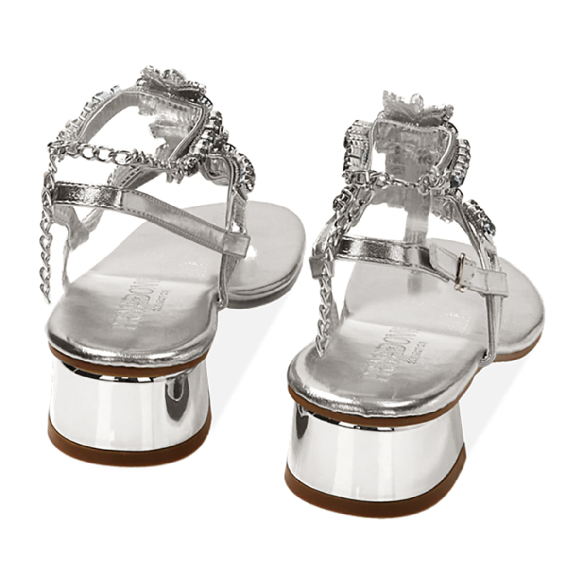 Sandalia con pedreria plateada, tacón 3,5 cm