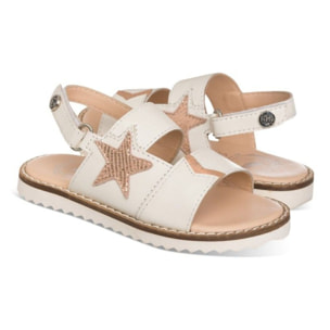 Sandalia blanca en piel con detalle de estrella color oro
