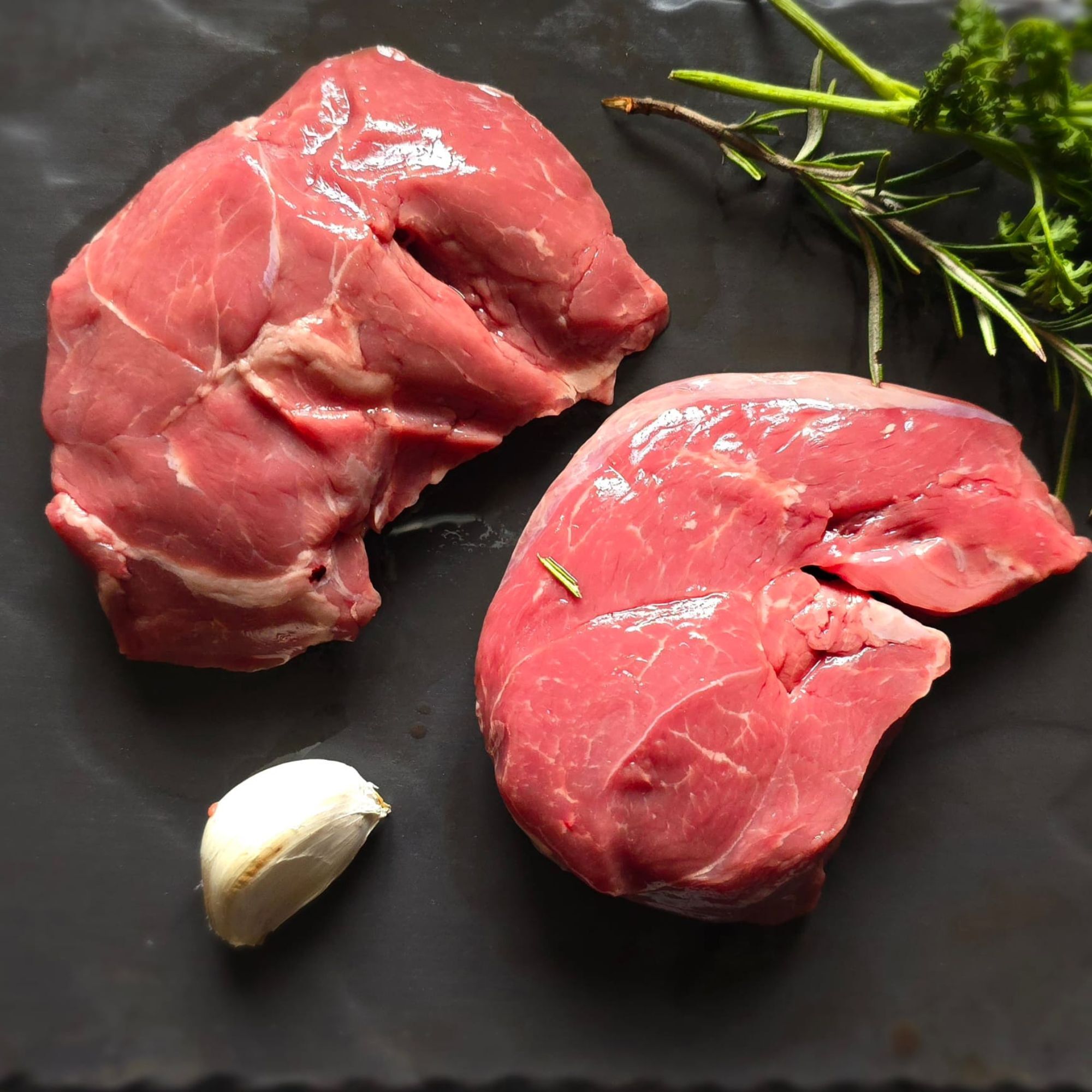 Colis Agneau UK: 4 Pavés d'Agneau (4x125g), 1 Sauté d'Agneau (500g) et 4 Tranches de gigot sans os (4x160g)- 6 Côtelettes d'Agneau filets et première (6x80g) - France - B1- 1,64kg - UK
