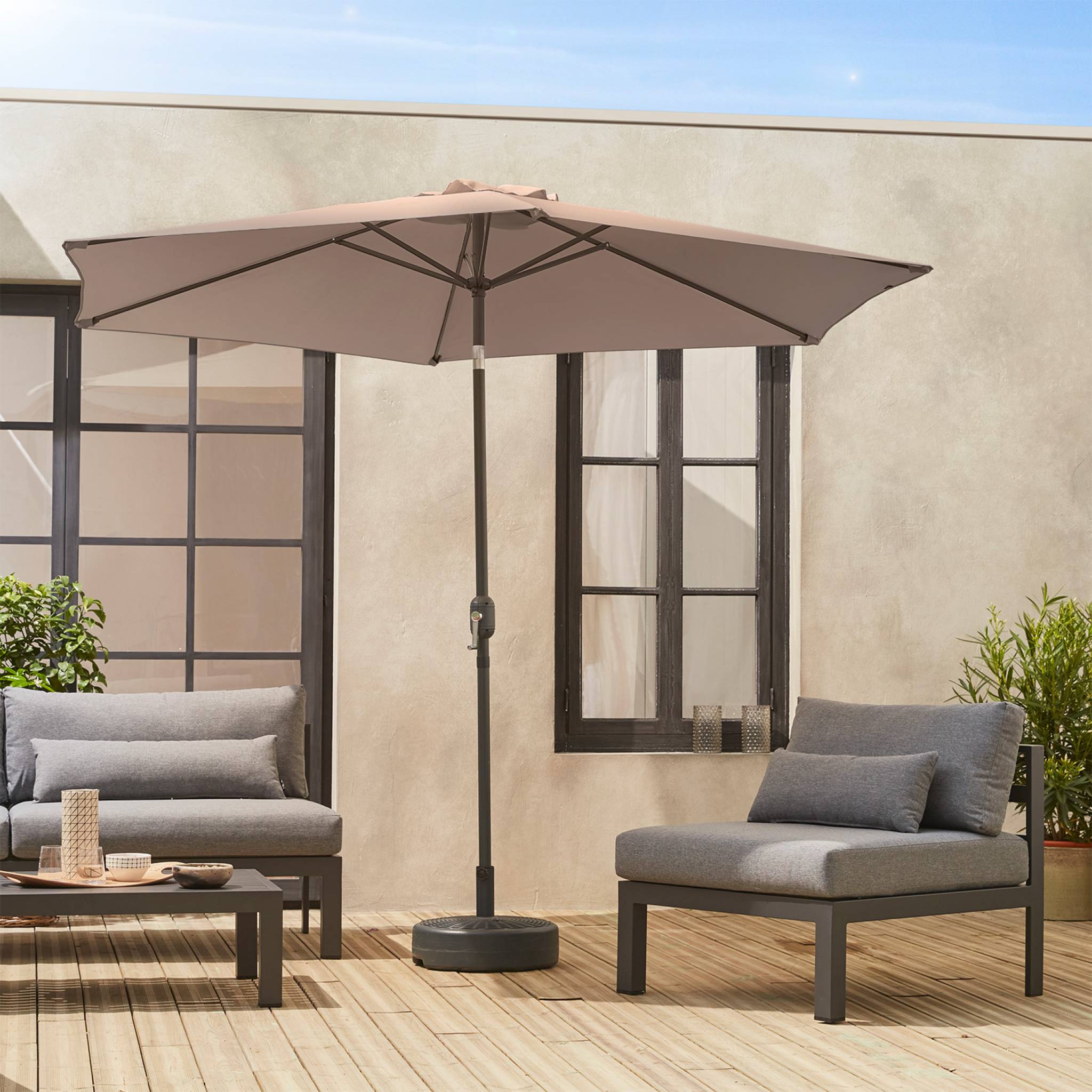 Parasol droit rond Ø300cm - Touquet Taupe - mât central en aluminium orientable et manivelle d'ouverture