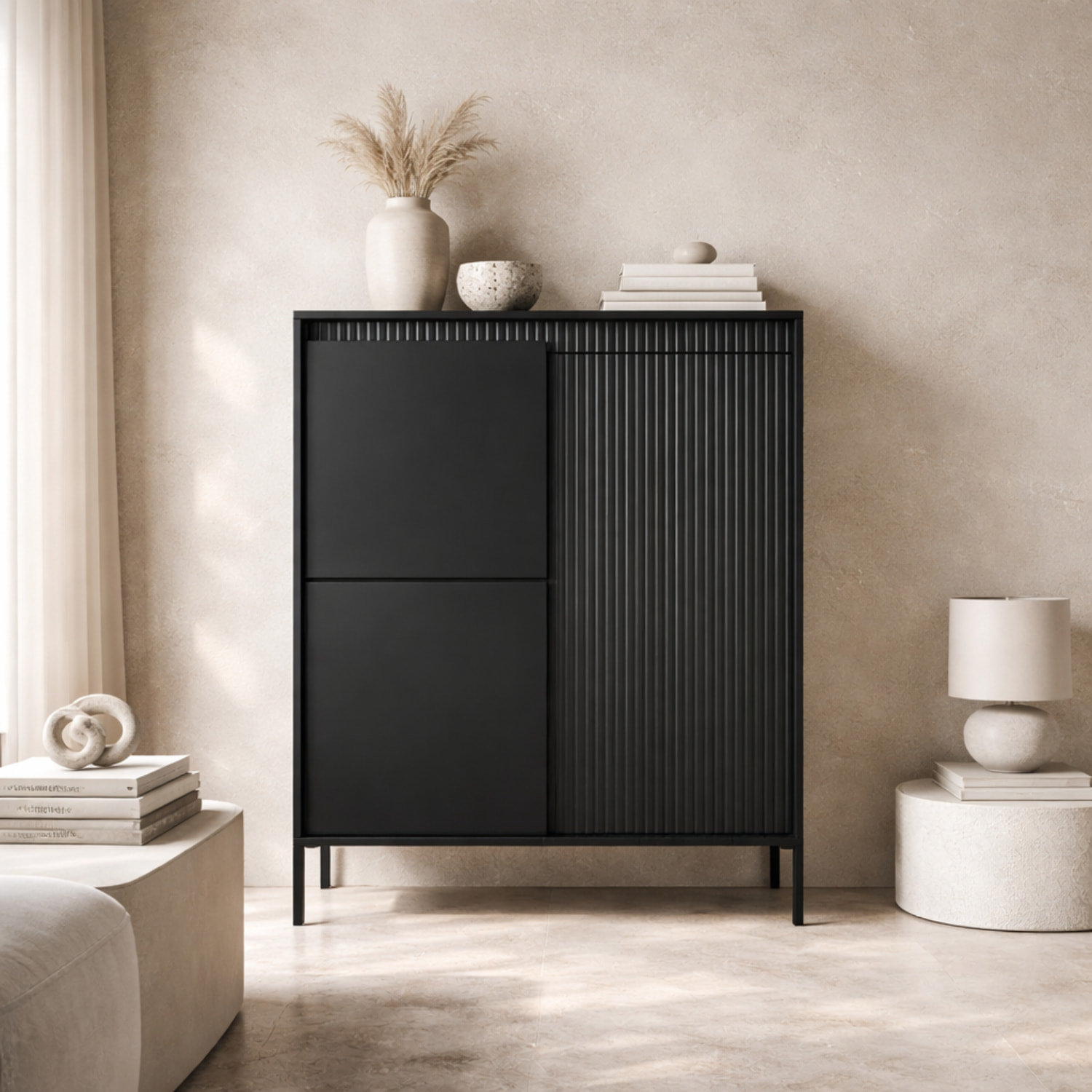 Credenza Alta 3 Ante Push To Open Con 5 Ripiani 7 Vani Mobile Soggiorno Salotto Zona Living Design Moderno Minimal 103.5 x 123.4 x 39.5 Cm Nero