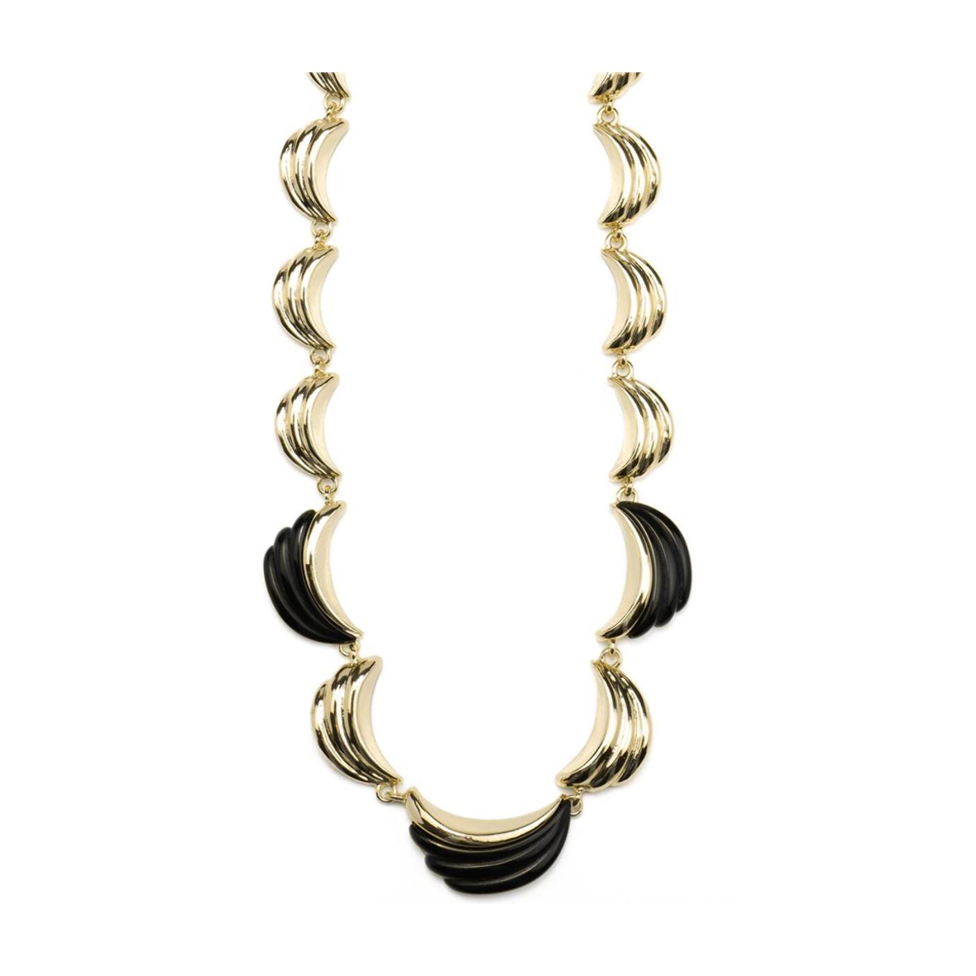 Collar con Resina Negra acabado oro 18k