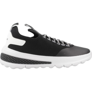 Zapatillas Niño de la marca GEOX  modelo J ACTIVART GIRL NEGRO