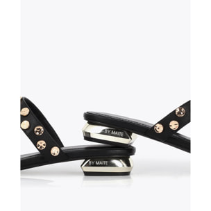 Sandalo basso con applicazione di testa di leopardo e borchie