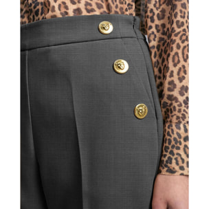 Pantaloni dritti con bottoni centrali