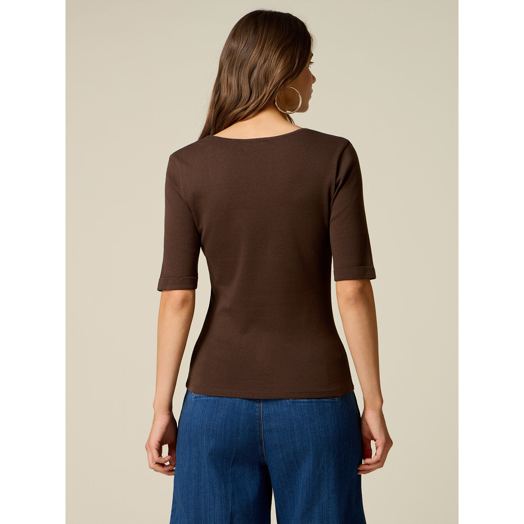 Oltre - T-shirt con scollo a V e maniche slim - Marrone