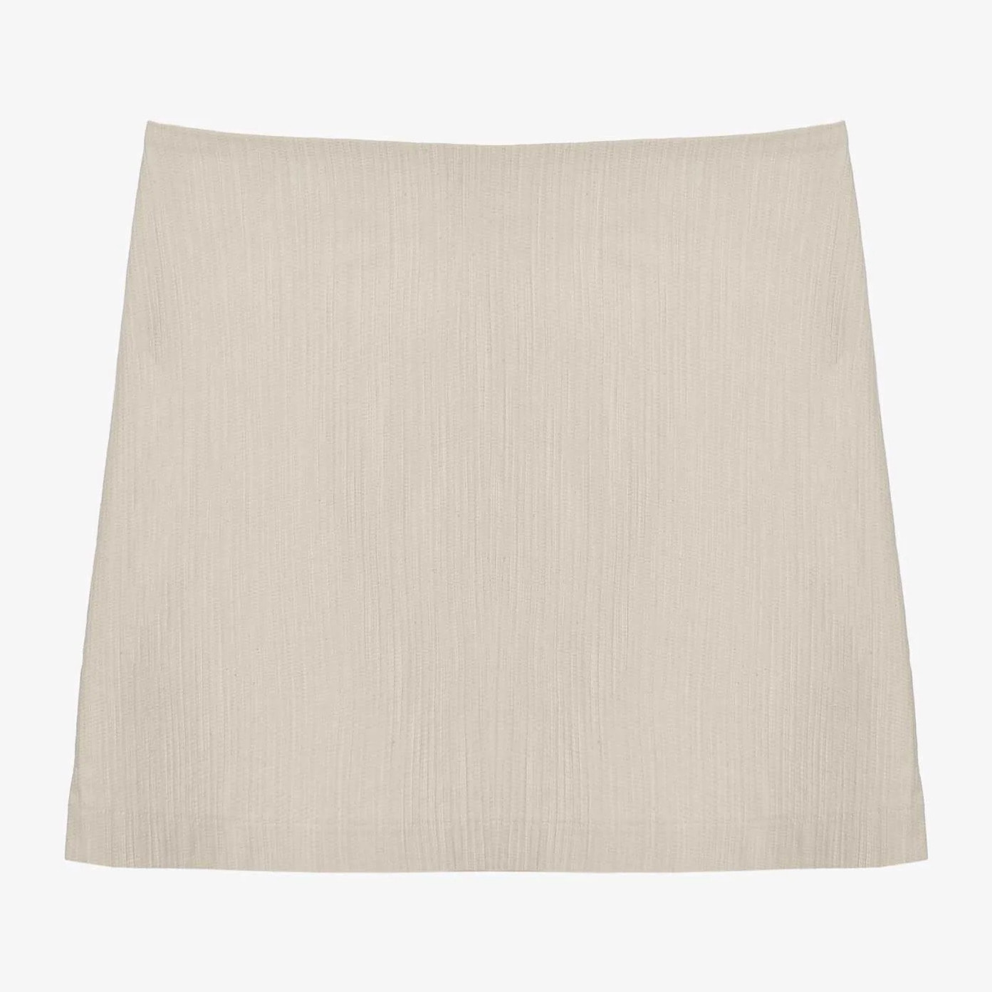 Falda corta con aberturas