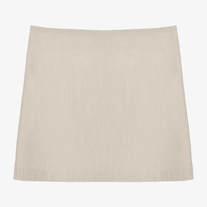 Falda corta con aberturas