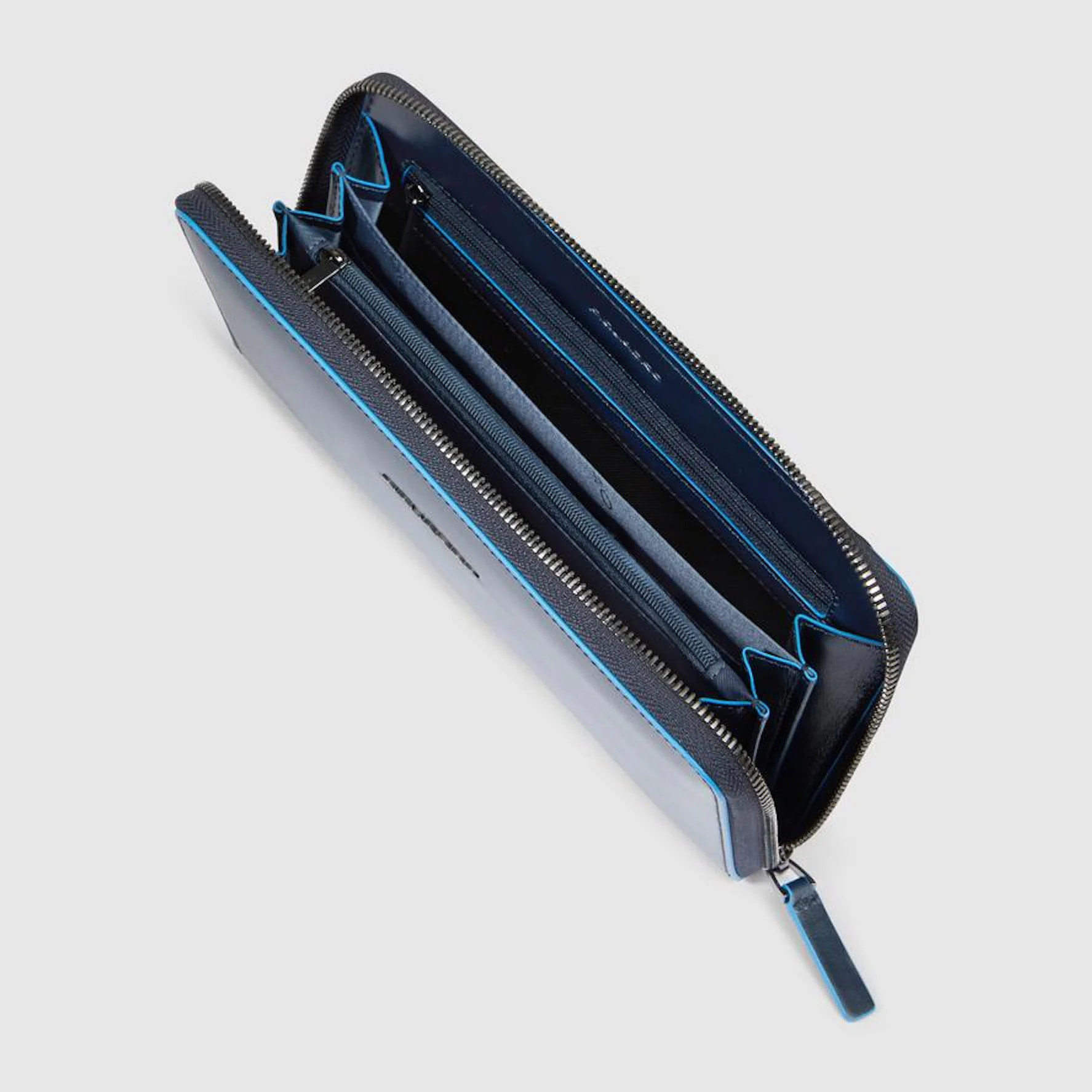 Piquadro Pochette in pelle con tracolla rimovibile, porta carte di credito, portadocumenti e protezione RFID