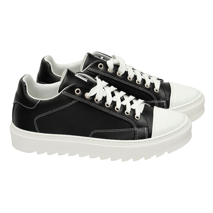 Sneakers in pelle con fondo in gomma