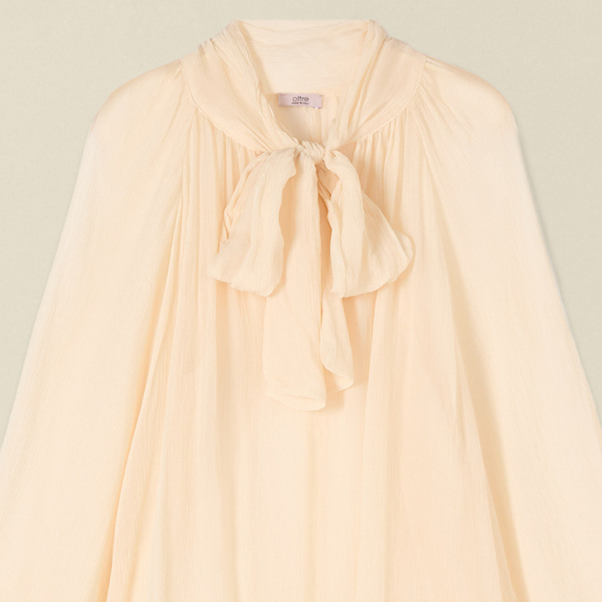 Oltre - Blusa in manche lunghe con fiocco - Bianco