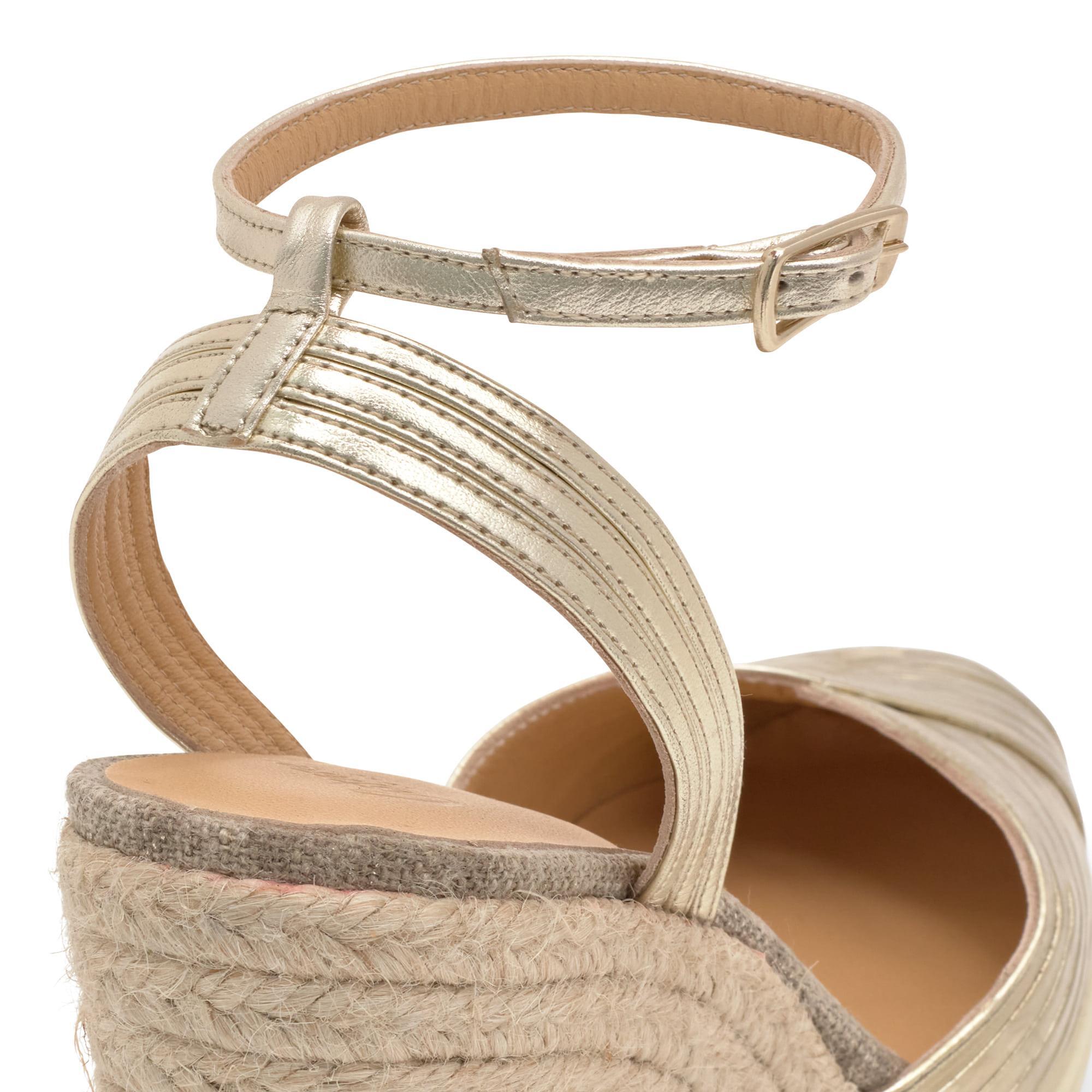 Alpargata de cuña Colina en piel con cierre pulsera y doble plataforma