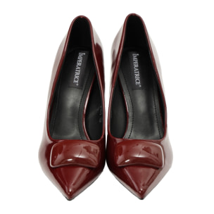 Decolletè in simil pelle verniciata con applicazione