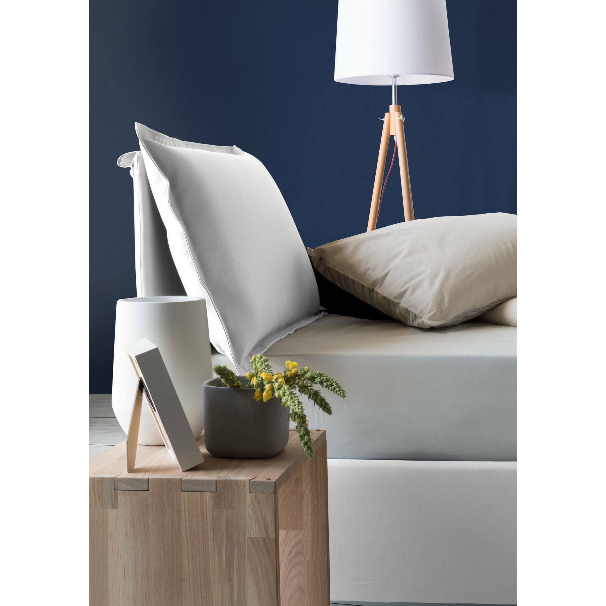 Letto singolo Aigor, Letto contenitore con rivestimento in tessuto, 100% Made in Italy, Apertura frontale, adatto per materasso Cm 90x190, Bianco