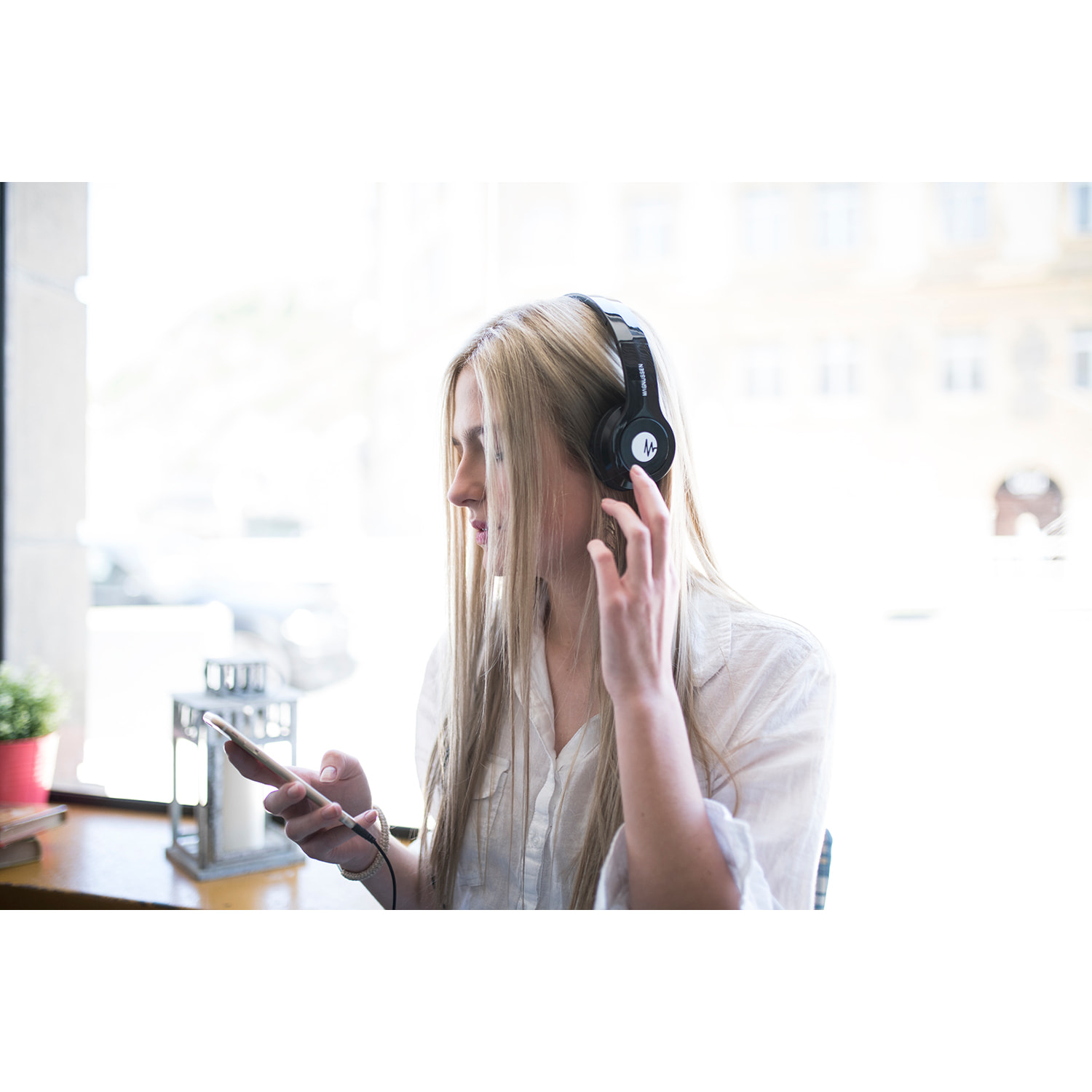 MAGNUSSEN W1 HEADPHONES en color Negro