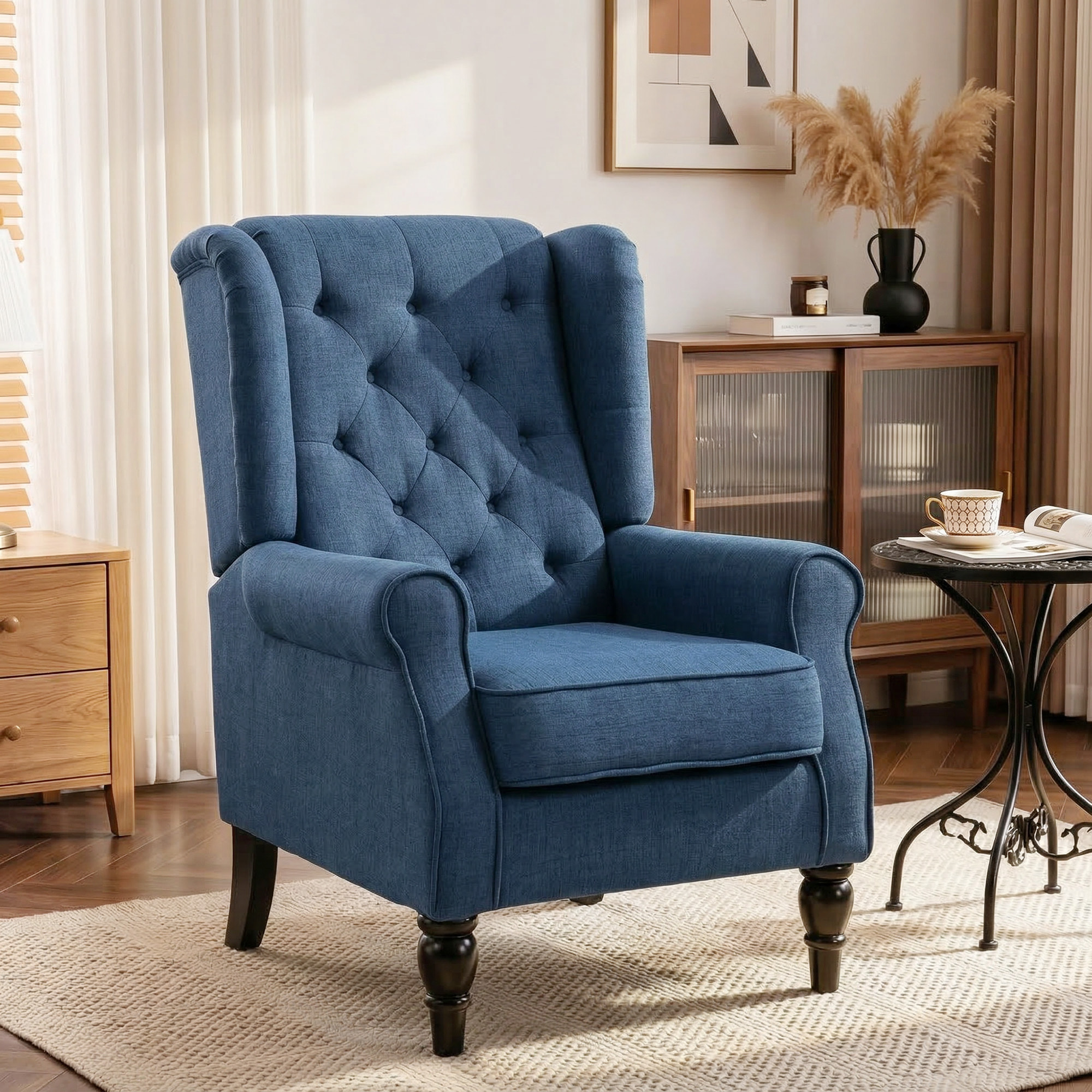 Fauteuil à oreilles style Chesterfield dossier capitonné grand confort bois noir tissu bleu