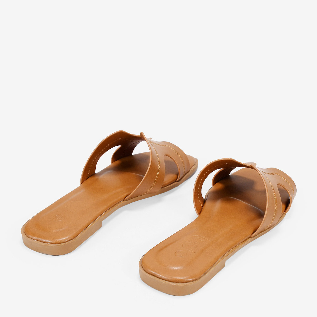 Sandalias planas marrones destalonadas