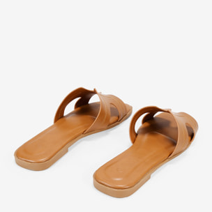 Sandalias planas marrones destalonadas