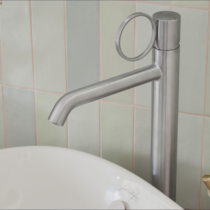 Mitigeur lavabo haut Vivienne chromé brossé avec bague chromée brossée