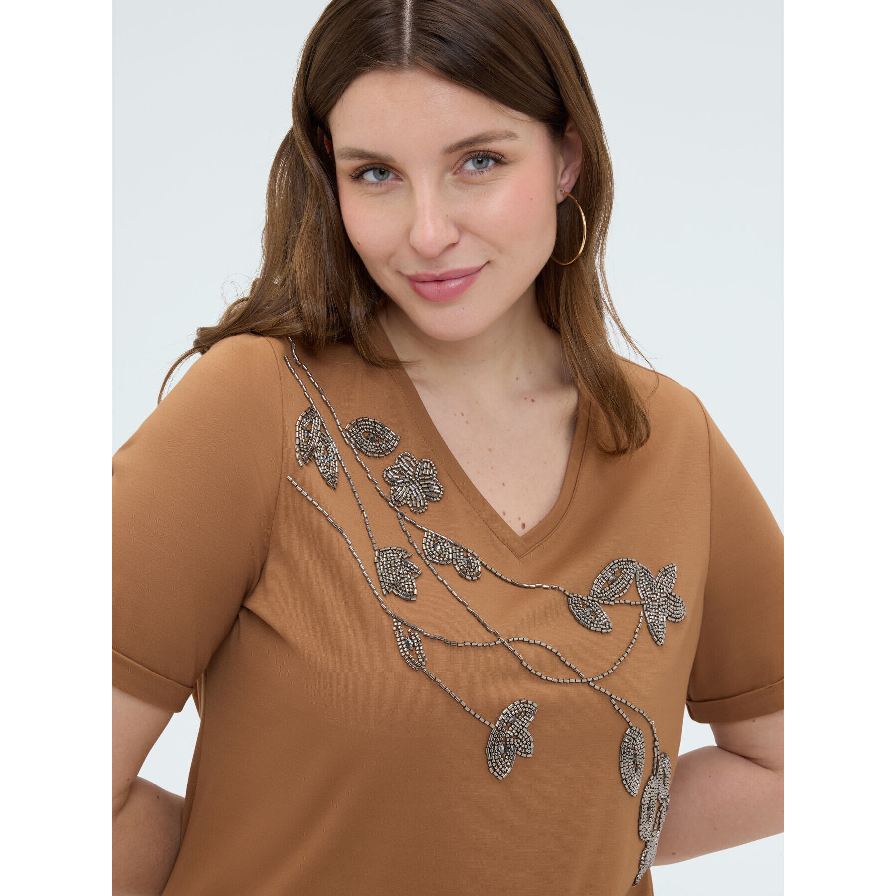 Fiorella Rubino - T-shirt in cotone con ricamo floreale - Marrone