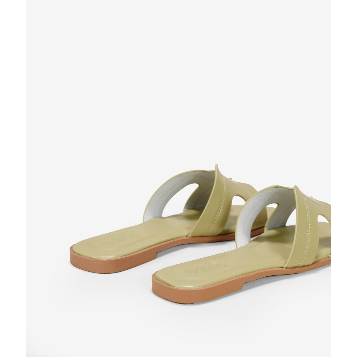 Sandalias planas verdes destalonadas