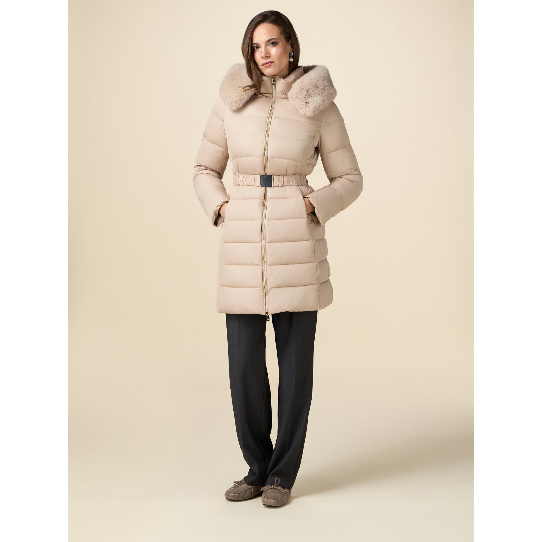 Oltre - Midi down jacket with belt and furry edge - Beige