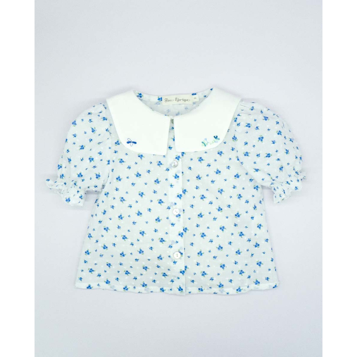 BLUSA CUELLO BORDADO FLORES AZUL Y BLANCO
