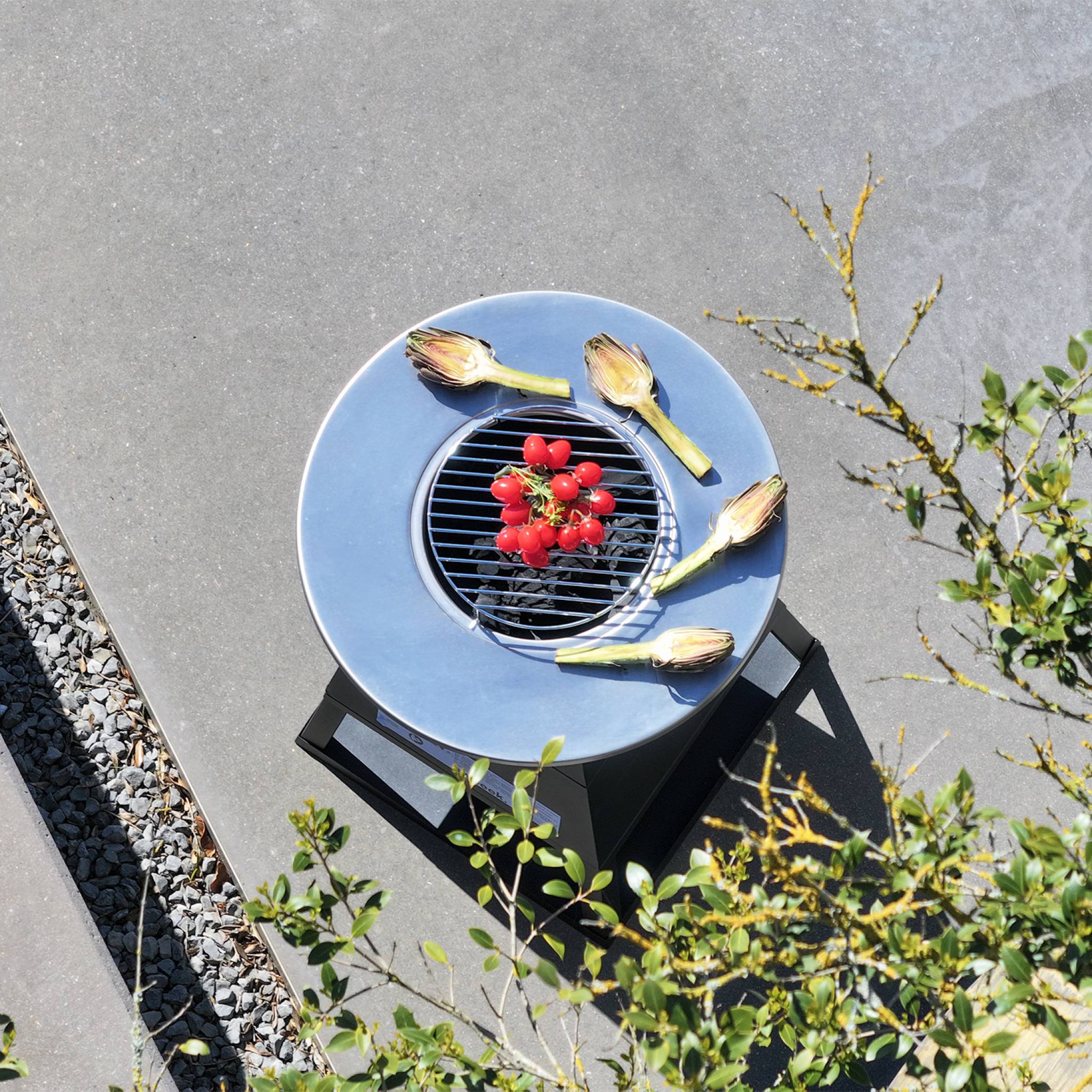 Brasero barbecue Ø59cm avec espace de rangement IZALCO