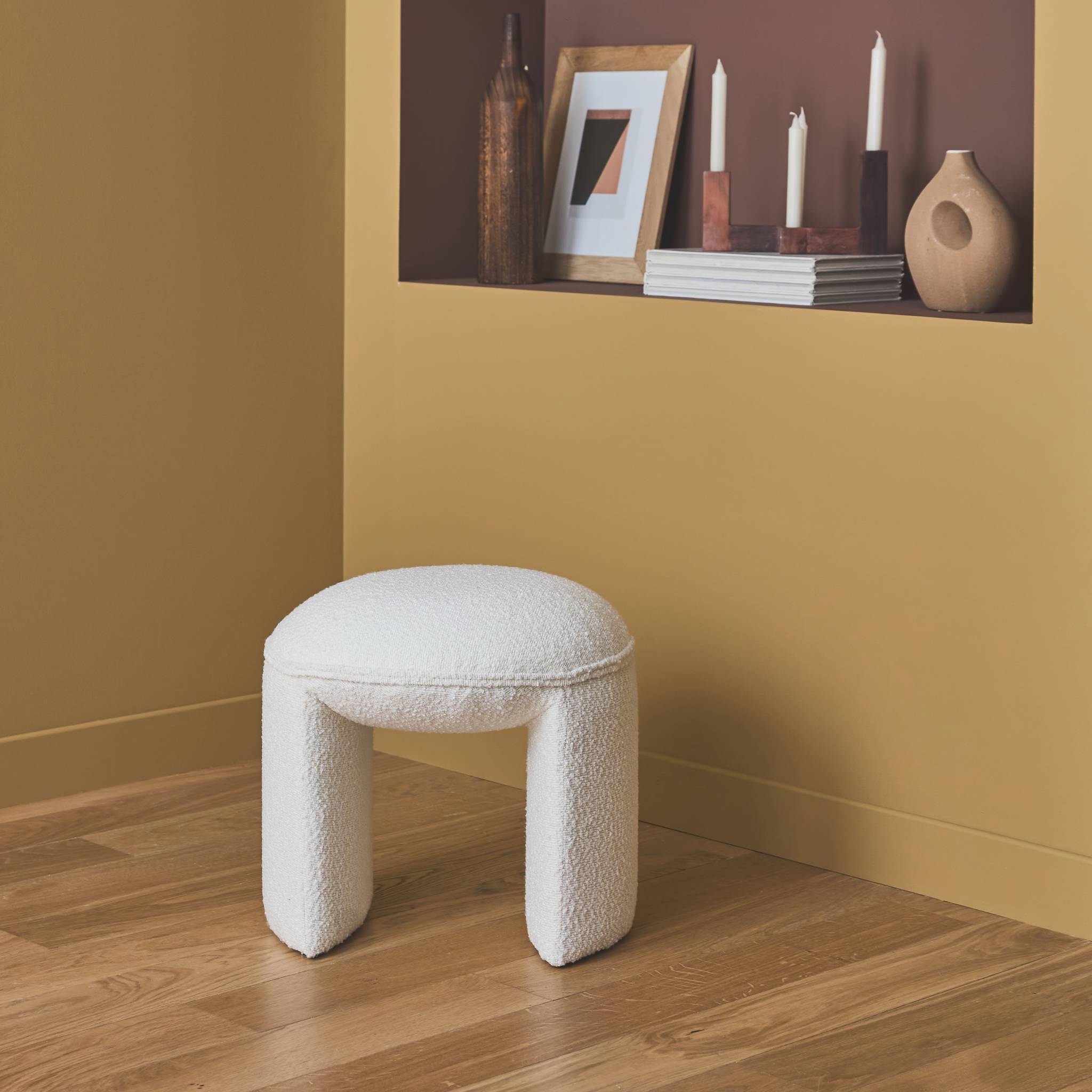 Tabouret. pouf bouclette texturée blanche L 44 x P 44 x H 42cm -SHAWN