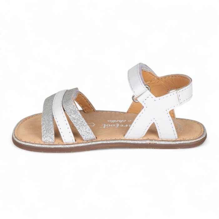 SANDALIA BAREFOOT PIEL CHETTO TIRAS METALIZADAS BLANCO